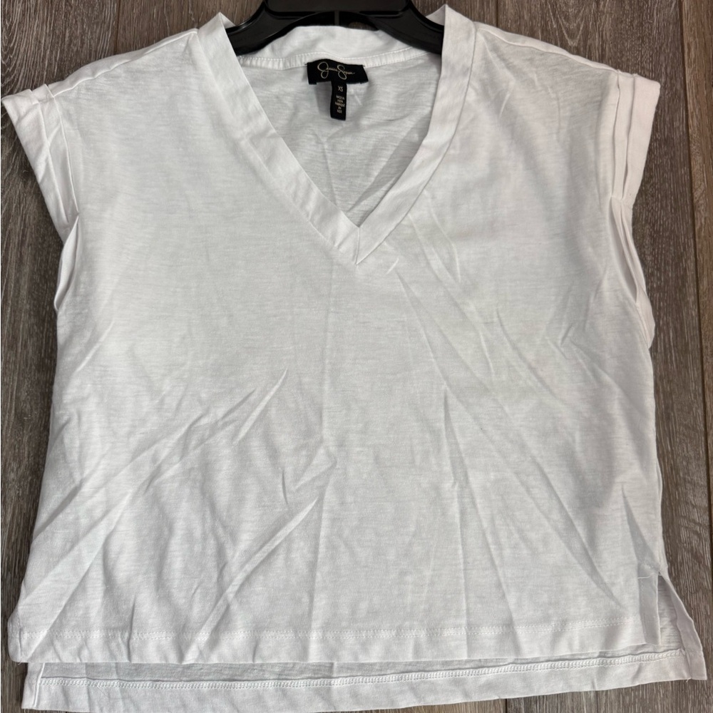 Jessica Simpson White V-Neck Short Sleeve Top